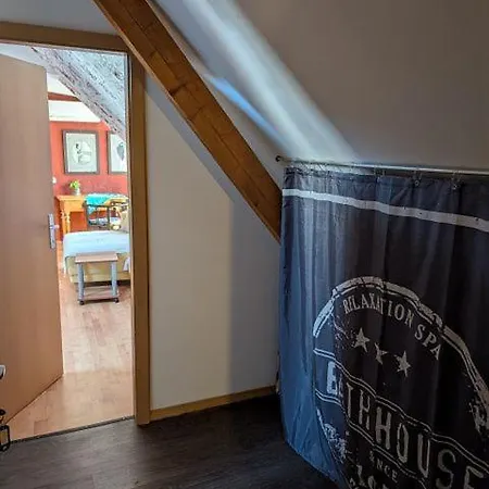 Spitzboden Apartament *